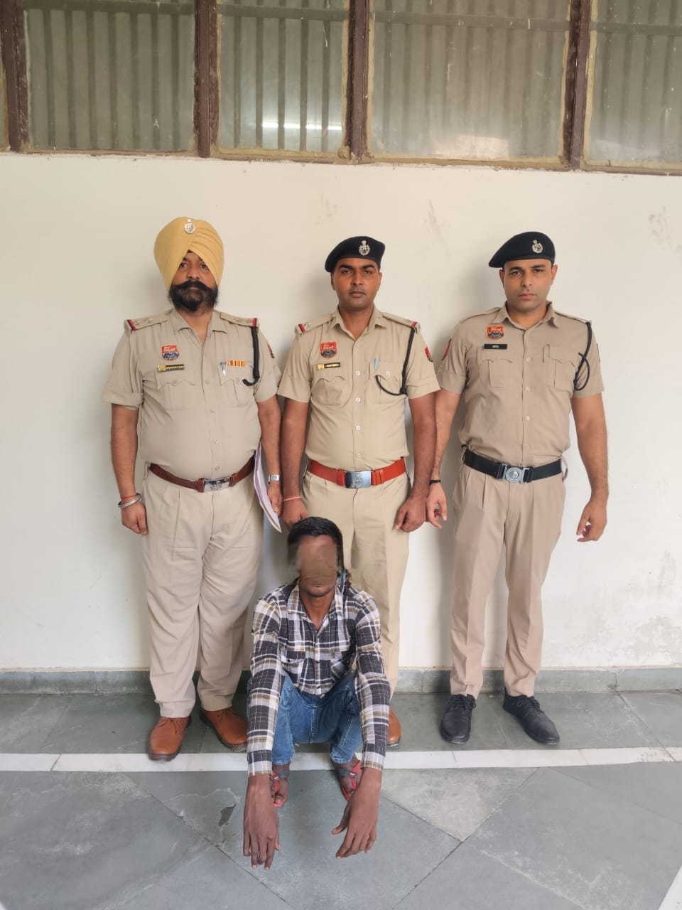 One arrested with illegal weapon, one country-made pistol and one live round recovered.